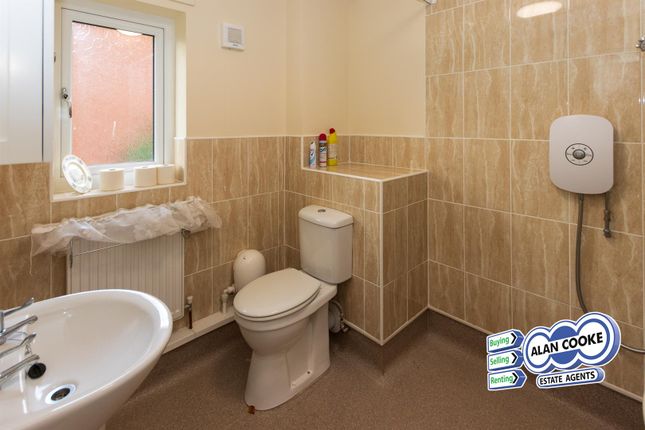 5, Maple Croft, Leeds photo 4