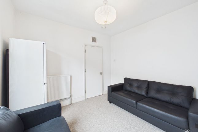 Room 3, 24 Franklin Street, Brighton photo 4