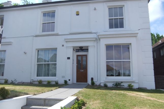 Flat to rent in Flat 6, 86 Woodlands Road, Redhill