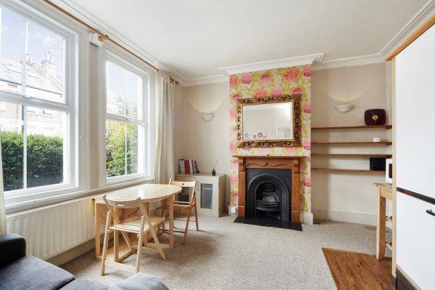 Flat to rent in 56 Kingswood Road, London
