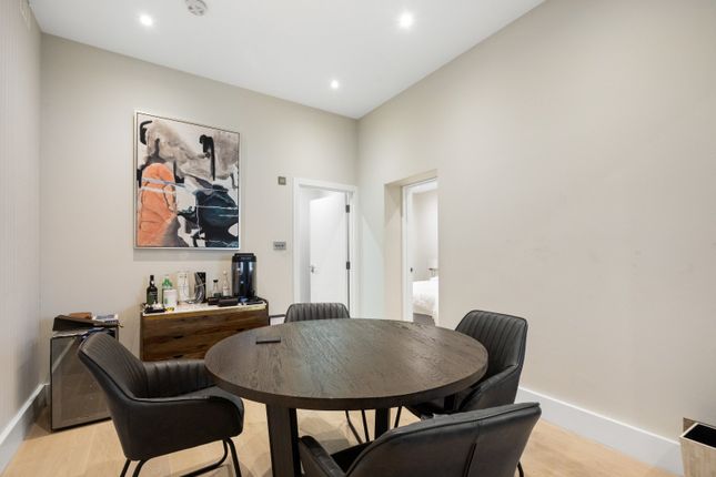 81A,, Queen's Gate Mews, South Kensington, London photo 3