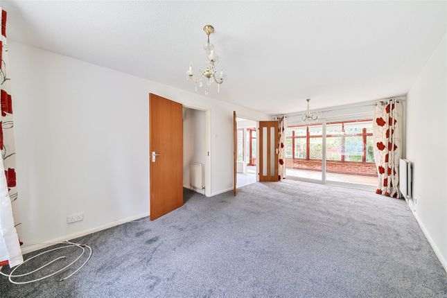 Detached house to rent in Grafton Close, Worcester Park