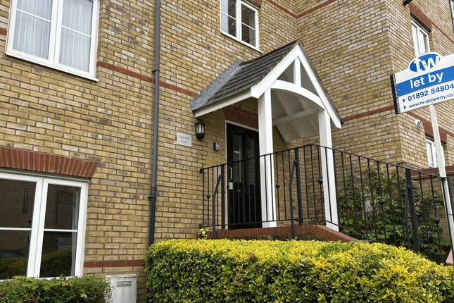 Flat to rent in Foxcroft Court, Underwood Rise, Tunbridge Wells
