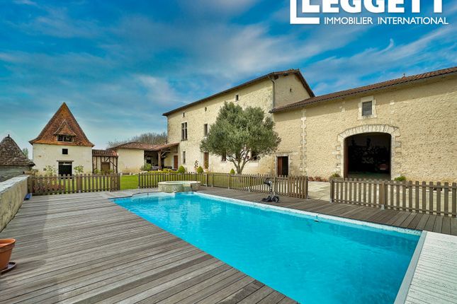 Villa for sale in Chalais, Charente, Nouvelle-Aquitaine