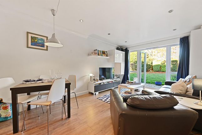 Flat 2, Ashwell Court 19A, Juliana Close, London photo 2