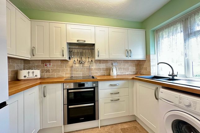 33 Allington Court Outwood Common Road, Billericay photo 3