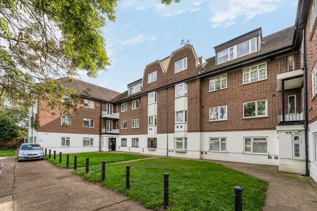 Flat for sale in Great West Road, Isleworth