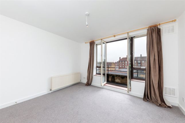 Flat to rent in Barnsbury Road, Angel