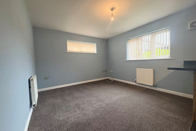 27, Shire Lodge Close, Corby photo 5