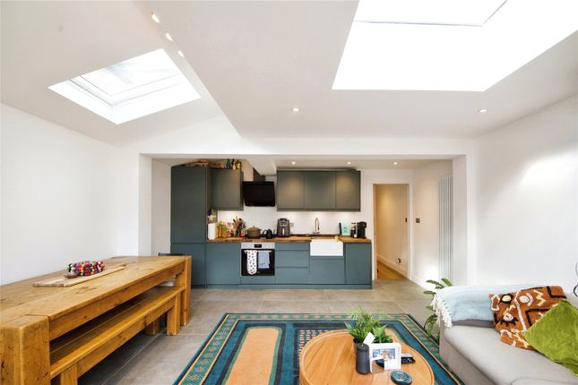 Flat for sale in The Avenue, London, London