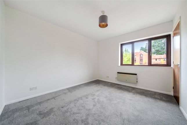 37, Timbermill Court, Surrey photo 3