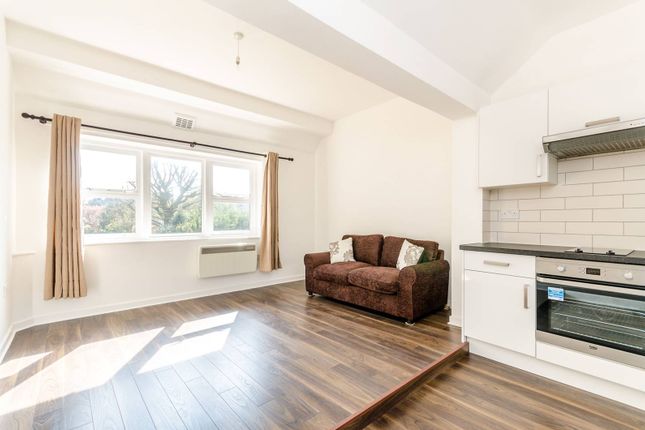 Studio to rent in Rodway Road, Bromley North, Bromley