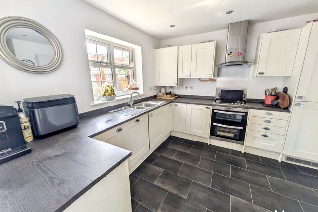 6, Sycamore Lane, Swansea photo 3