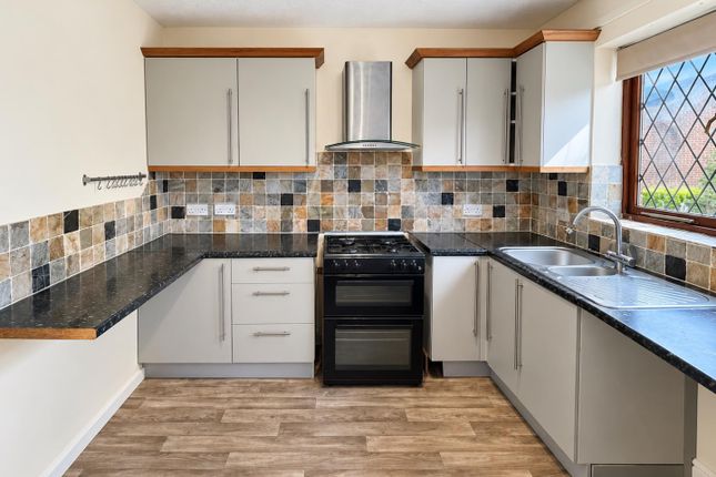 Wimborne Close, Worcester Park photo 3