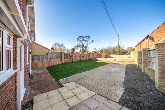 19 Bennetts Lane, Aylesbury photo 4