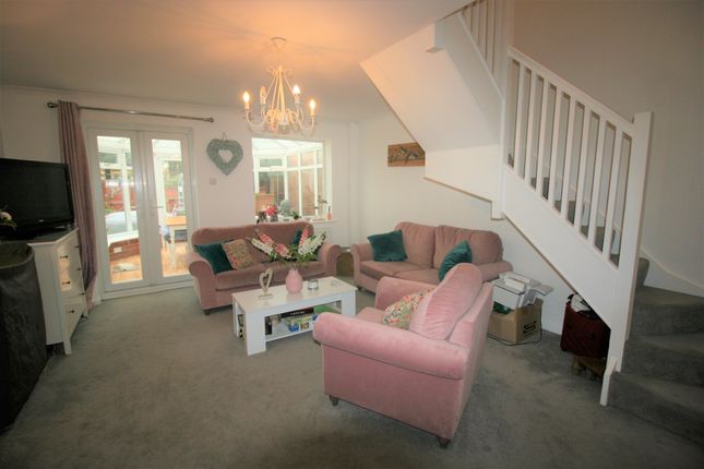 Petworth Court, Helston Lane Windsor Berkshire photo 4
