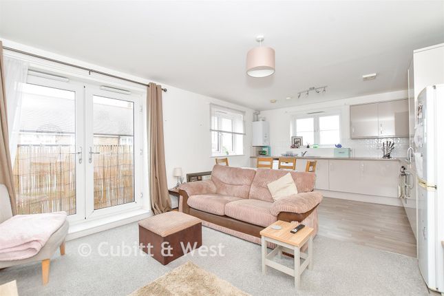 58, Priors Orchard, Southbourne photo 2