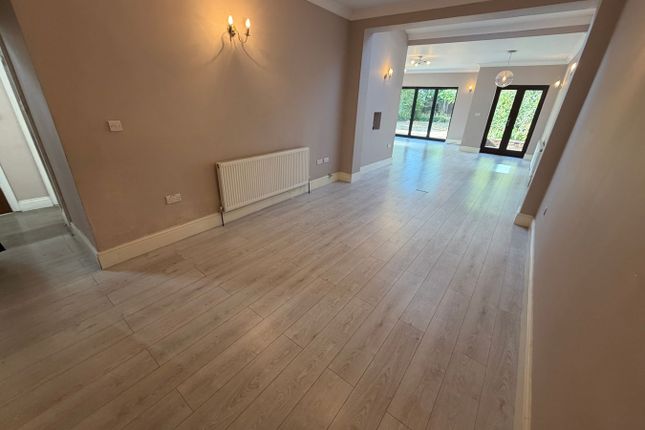 222, Bath Road, Hounslow photo 3