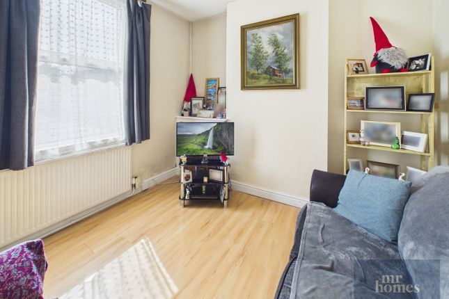 16, Tyler Street, Cardiff photo 3