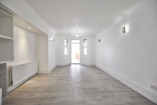 58 Heigham Road, London photo 5