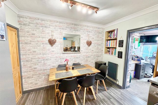 34, Devon Street, Leigh photo 4