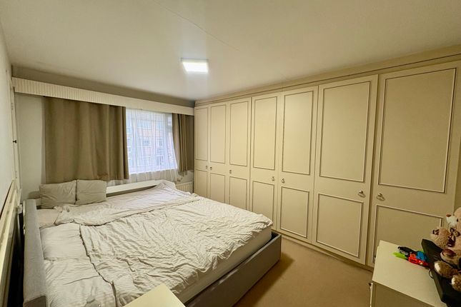 Parkfield Close, Edgware photo 4
