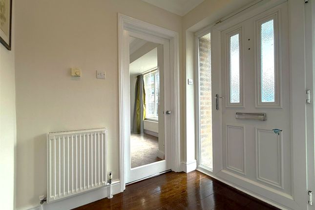 2, Malins Close, Hertfordshire photo 2