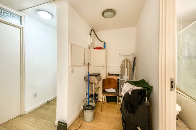 Flat for sale in Conistone Way, Islington