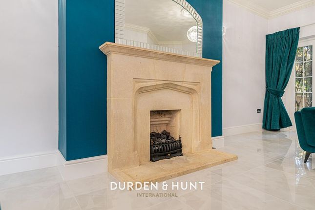 16 Regents Drive, Woodford Green photo 3