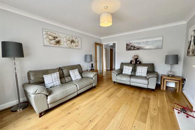 8, Maes Llewelyn, Ammanford photo 2