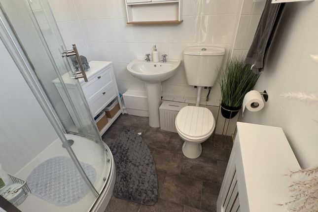 20 Langtree Close, Bransholme, Hull photo 3