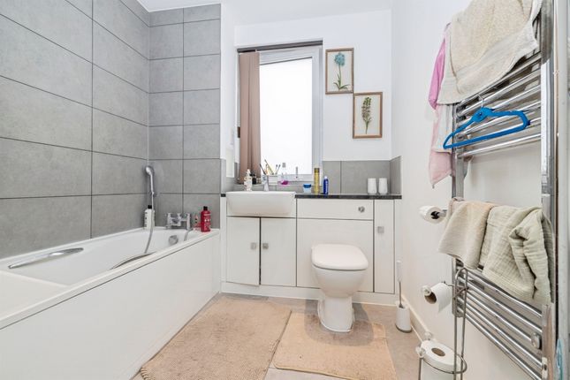 Flat 41, Hallington Court, 6, Brannigan Way, Edgware photo 4