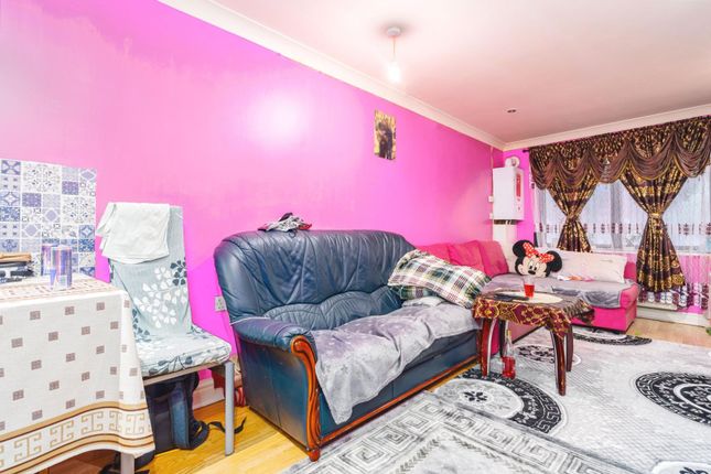 Flat for sale in 43 Cardiff Road, Luton