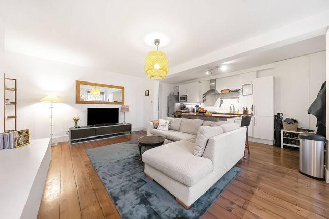 Thumbnail Flat to rent in Clapham Common South Side, Abbeville Village, London