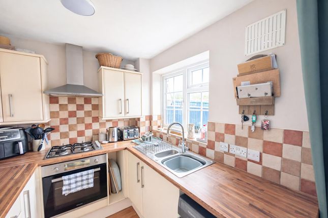 8, Warburton Close, Uckfield photo 4