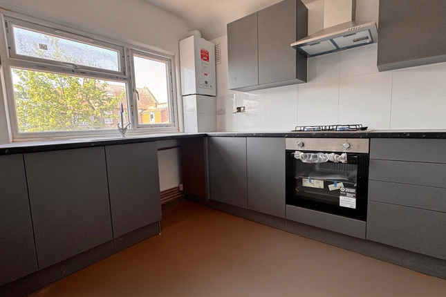 Thumbnail Flat to rent in Coldharbour Lane, Hayes