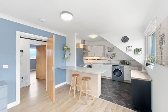 14/7 Ferry Gait Crescent, Edinburgh photo 4