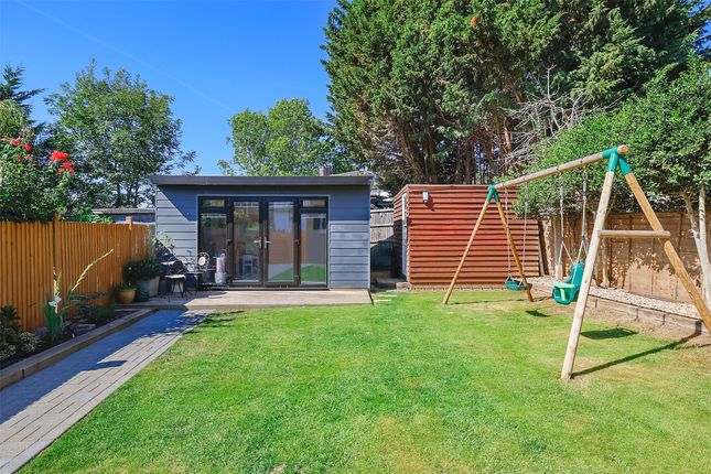 26, Alexander Road, Surrey photo 2
