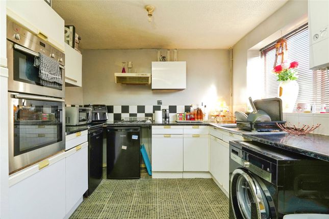 Lime Crescent, Oxfordshire photo 3