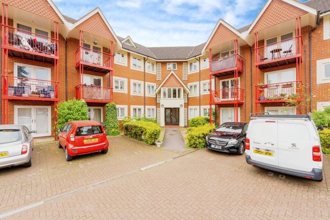 Flat for sale in Union Street, Bedford, Bedfordshire