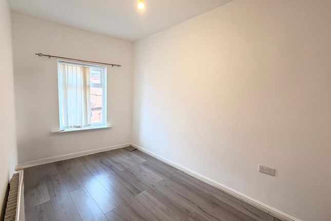 25 Flat 2,, Lascelles Road East, Leeds photo 4