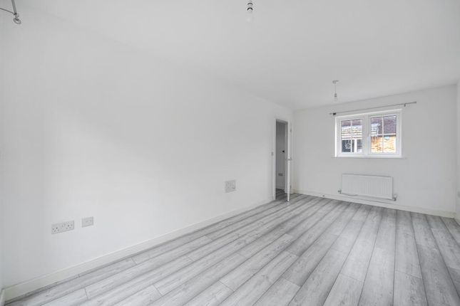 2 FRUIT BAT LANE, Calcot - M4 J12 access, Reading photo 4