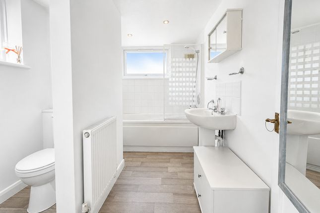 2, Eldon Way, Hockley photo 4