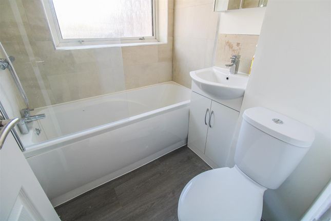 88, Bushey Croft, Harlow photo 2