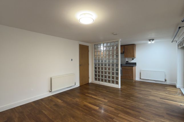Flat 2/2, 16, Lochburn Gate, Glasgow photo 3