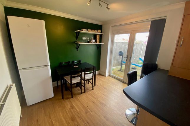 2, Berkeley Avenue, Romford photo 5
