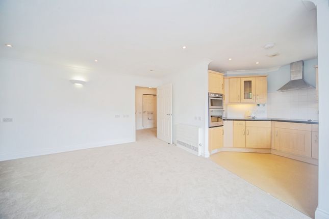 Flat 25, Hebron Court, 46, Rollesbrook Gardens, Hampshire photo 4