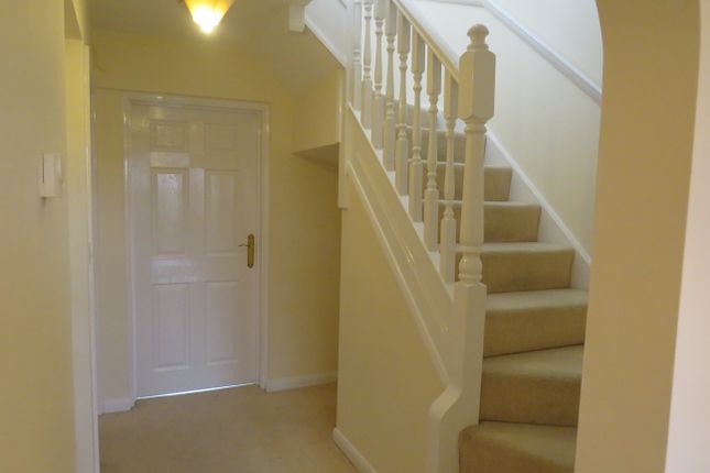 57a, WARWICK photo 2