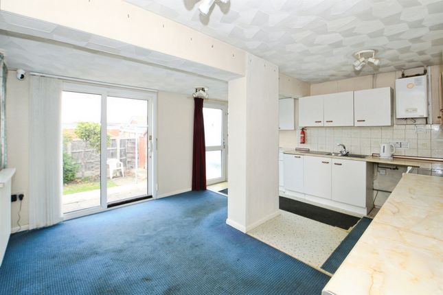 10, Lawson Avenue, Peterborough photo 4