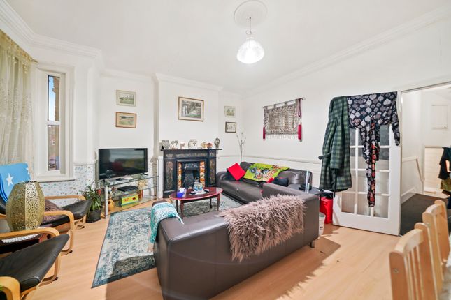 21b, Windsor Road, London photo 2